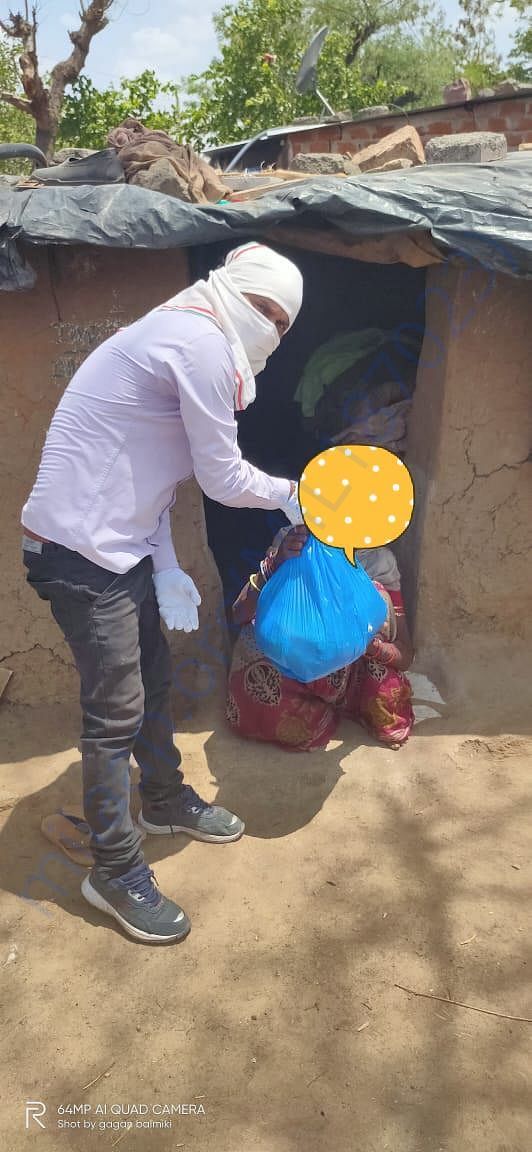 Ration given to migrant workers of Odisha
