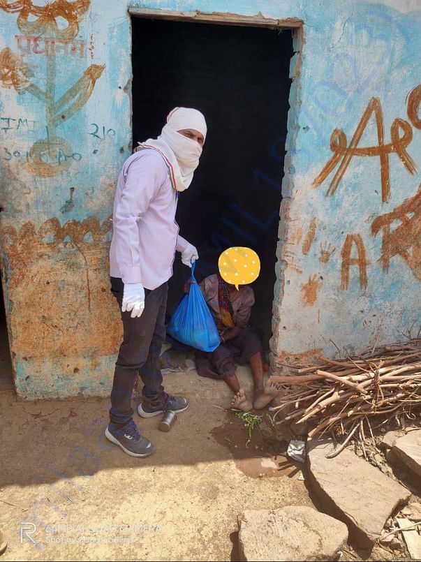 Ration delivered to migrant worker of Bihar