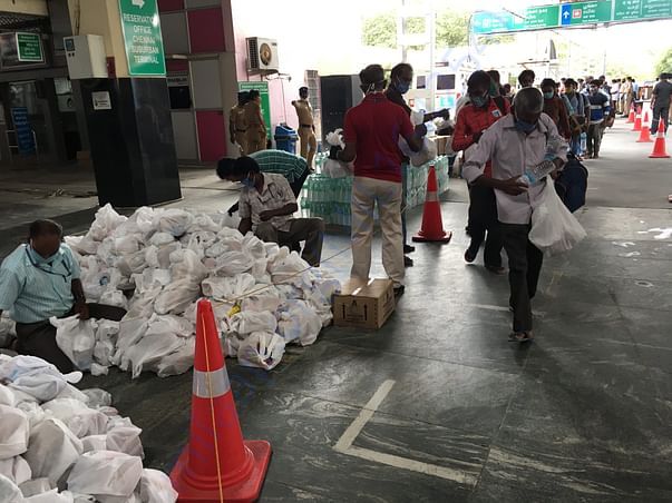 Food Kits being distributed at the Railway Station
