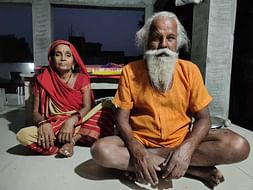 Help Old temple priest living alone in adverse conditions