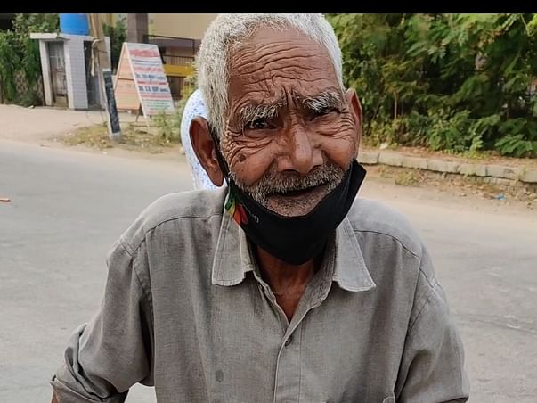 Jhalmuri waale Baba