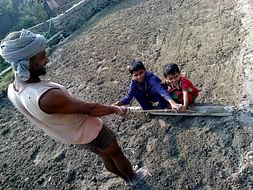 Support Children to live with their father .