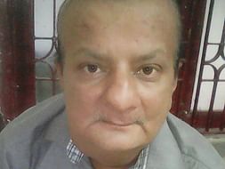 This 40-yr-old security guard is fighting cancer to feed his children.