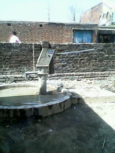 Hand pump