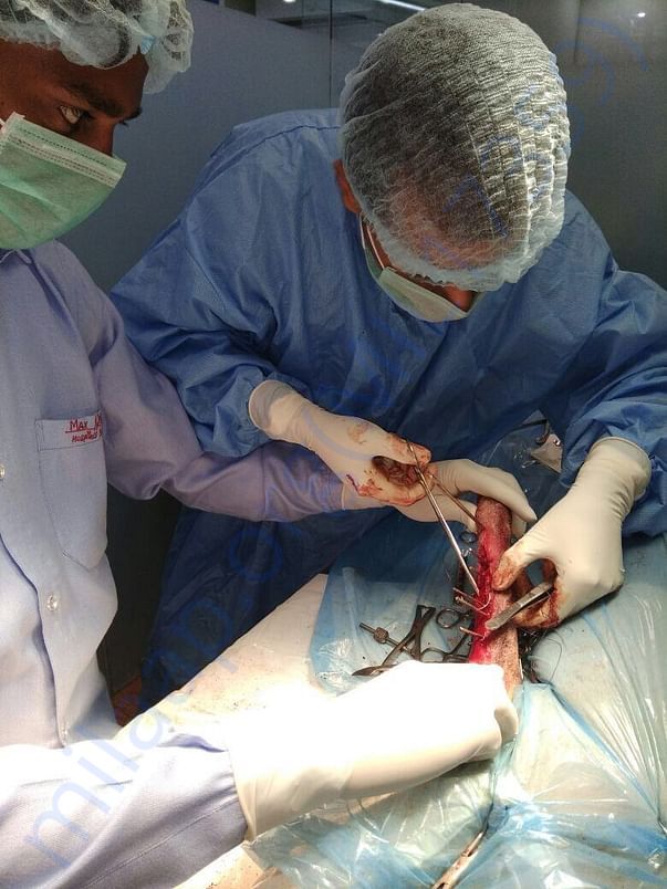 Dr Kunal performing the surgery